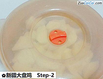 新疆大盘鸡做法第二步骤