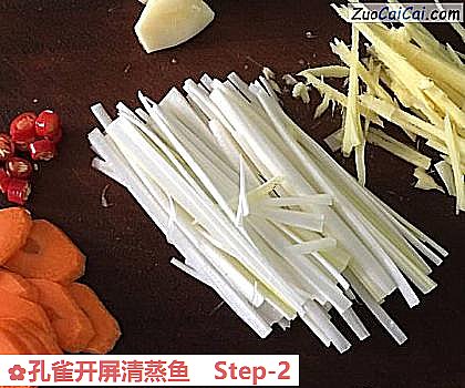 孔雀开屏清蒸鱼做法第二步骤