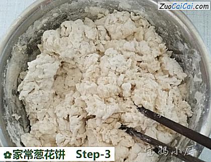 家常葱花饼做法第三步骤