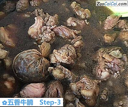 五香牛腩做法第三步骤