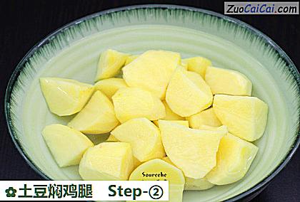 土豆焖鸡腿做法第二步骤