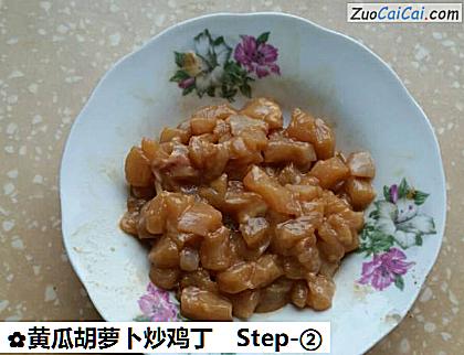 黄瓜胡萝卜炒鸡丁做法第二步骤