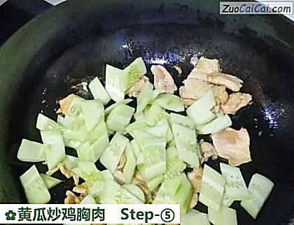 黄瓜炒鸡胸肉做法第五步骤