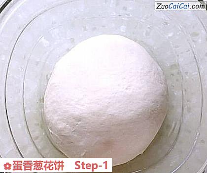 蛋香葱花饼做法第一步骤