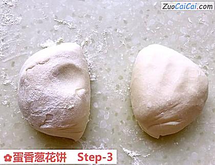 蛋香葱花饼做法第三步骤