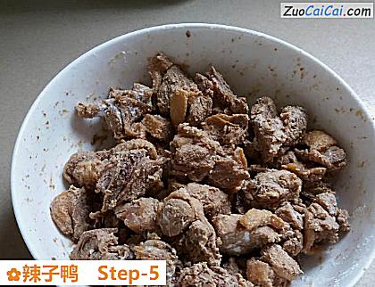 辣子鸭做法第五步骤