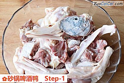 砂锅啤酒鸭做法第一步骤