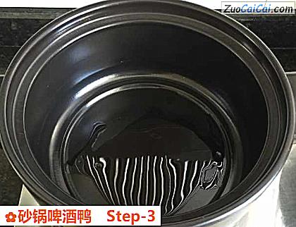 砂锅啤酒鸭做法第三步骤