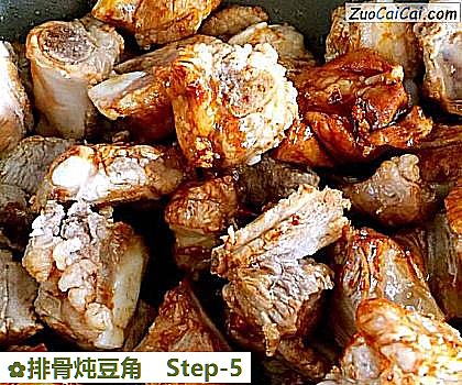 排骨炖豆角做法第五步骤