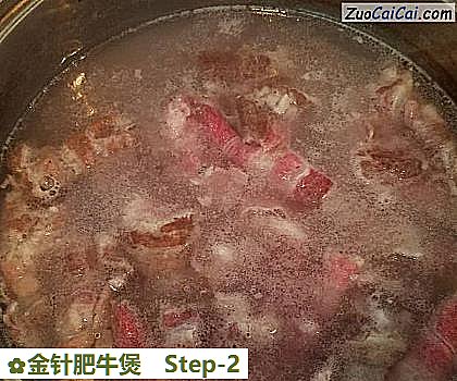 金针肥牛煲做法第二步骤