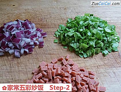家常五彩炒饭做法第二步骤