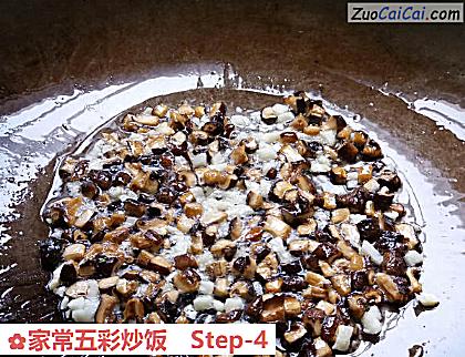 家常五彩炒饭做法第四步骤