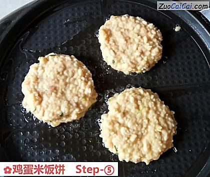 鸡蛋米饭饼做法第五步骤