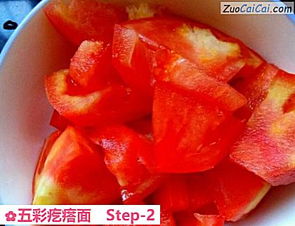 五彩疙瘩面做法第二步骤