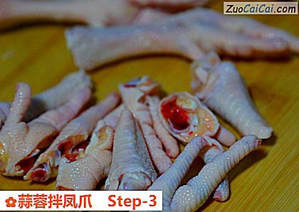 蒜蓉拌凤爪做法第三步骤