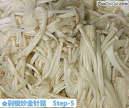 剁椒炒金针菇做法第五步骤