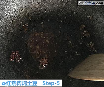 红烧肉炖土豆做法第五步骤