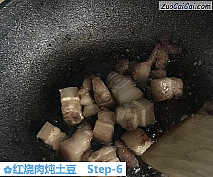 红烧肉炖土豆做法第六步骤