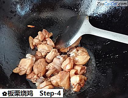 板栗烧鸡做法第四步骤