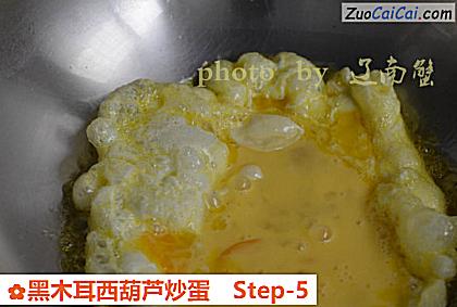 黑木耳西葫芦炒蛋做法第五步骤