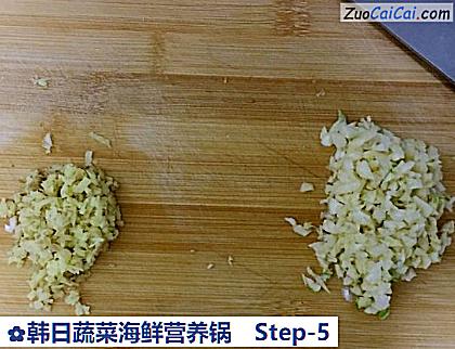 韩日蔬菜海鲜营养锅做法第五步骤
