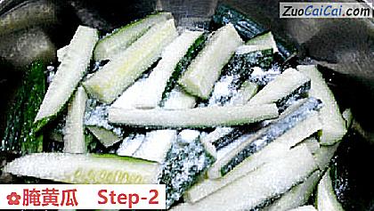 腌黄瓜做法第二步骤