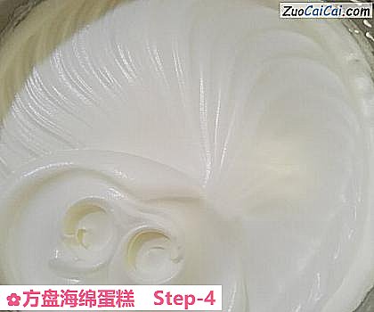 方盘海绵蛋糕做法第四步骤