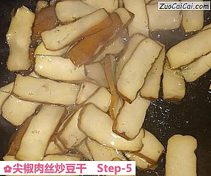 尖椒肉丝炒豆干做法第五步骤