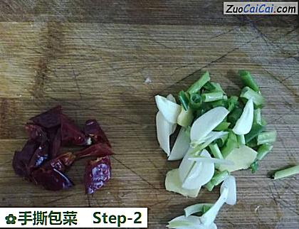 手撕包菜做法第二步骤