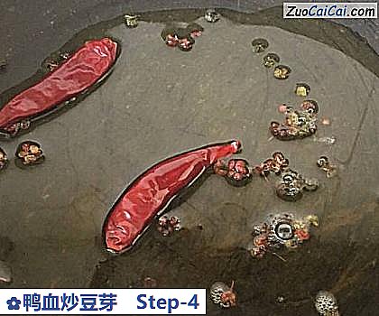 鸭血炒豆芽做法第四步骤