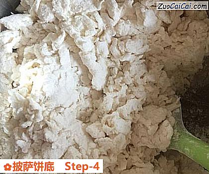 披萨饼底做法第四步骤