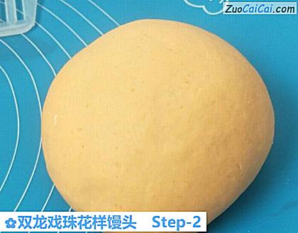 双龙戏珠花样馒头做法第二步骤
