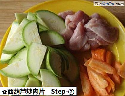 西葫芦炒肉片做法第二步骤
