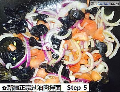 新疆正宗过油肉拌面做法第五步骤