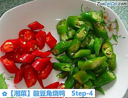 酸豆角烧鸭做法第四步骤