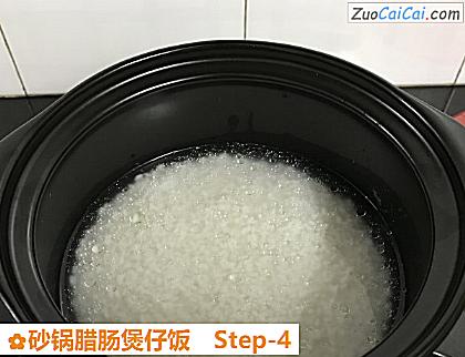 砂锅腊肠煲仔饭做法第四步骤