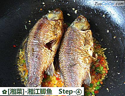 [湘菜]-湘江鲫鱼做法第四步骤