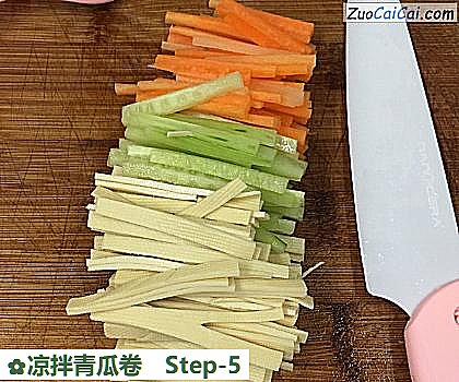 凉拌青瓜卷做法第五步骤