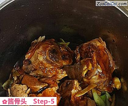 酱骨头做法第五步骤