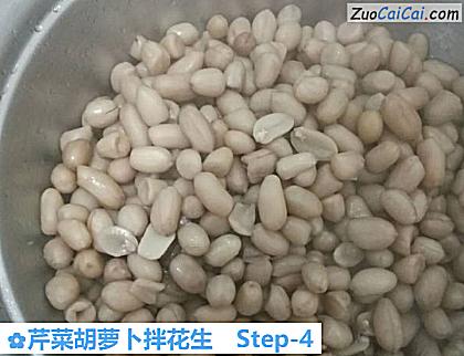 芹菜胡萝卜拌花生做法第四步骤