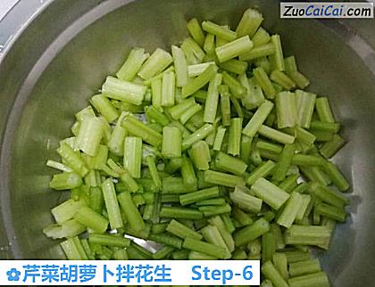 芹菜胡萝卜拌花生做法第六步骤