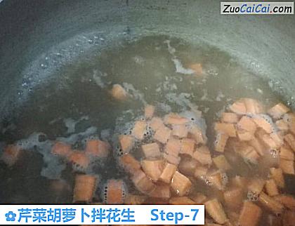 芹菜胡萝卜拌花生做法第七步骤