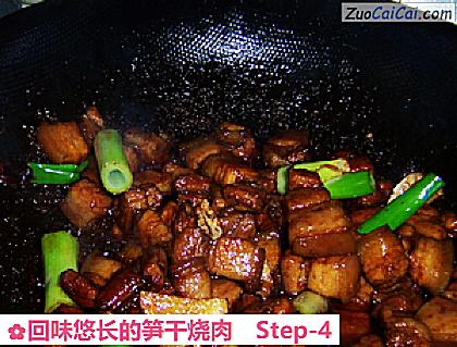 回味悠长的笋干烧肉做法第四步骤
