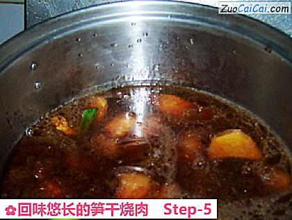 回味悠长的笋干烧肉做法第五步骤