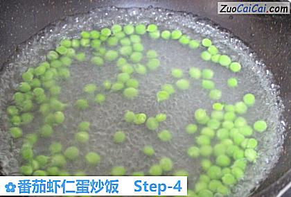 番茄虾仁蛋炒饭做法第四步骤