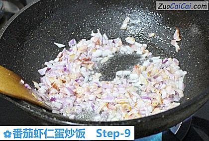 番茄虾仁蛋炒饭做法第九步骤