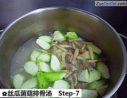 丝瓜菌菇排骨汤做法第七步骤