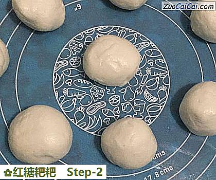 红糖粑粑做法第二步骤
