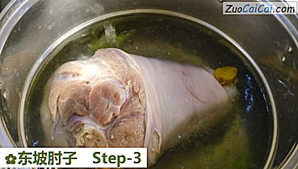 东坡肘子做法第三步骤
