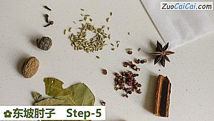 东坡肘子做法第五步骤